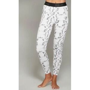 Aurum White Sake Skin Leggings Size XXS